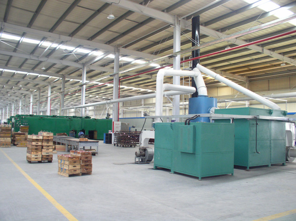 廢氣轉(zhuǎn)換:將廢氣通過含化學(xué)物質(zhì)的水淋塔轉(zhuǎn)換為廢水,再處理廢水,水淋塔造價較高,會產(chǎn)生水污染,是大多企業(yè)采用方案,因?yàn)樗廴居晌鬯幚砉咎幚?屬于浪費(fèi)型廢氣處理方式。