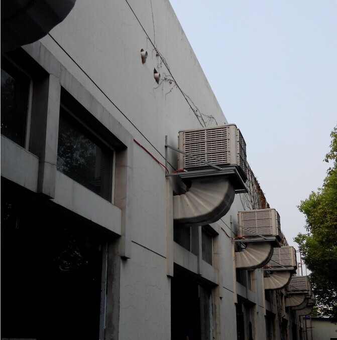塑料瓶蓋廠怎么降溫工位送風系統(tǒng)設計 五金加工車間降溫通風方案 五金加工車間降溫通風方案 機械配件廠房降溫換氣設備安裝 機械配件廠房降溫換氣設備安裝 橡膠傳送帶廠高溫怎么通風降溫？ 橡膠傳送帶廠高溫怎么通風降溫？ 紡織廠工位管道送風降溫方法 紡織廠工位管道送風降溫方法 車間廠房降溫為什么選擇環(huán)保空調(diào) 車間廠房降溫為什么選擇環(huán)?？照{(diào) 魚粉飼料車間排風降溫除臭方法 魚粉飼料車間排風降溫除臭方法 門窗廠降溫怎么做？工廠送風降溫案例 門窗廠降溫怎么做？工廠送風降溫案例